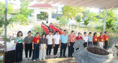 TRƯỜNG TH – THCS THANH TRƯỜNG TỔ CHỨC  LỄ VIẾNG NGHĨA TRANG THANH NIÊN XUNG PHONG CÔNG TRƯỜNG ĐẠI THUỶ NÔNG NẬM RỐM NHÂN DỊP KỈ NIỆM 72 NĂM CHIẾN THẮNG ĐIỆN BIÊN PHỦ