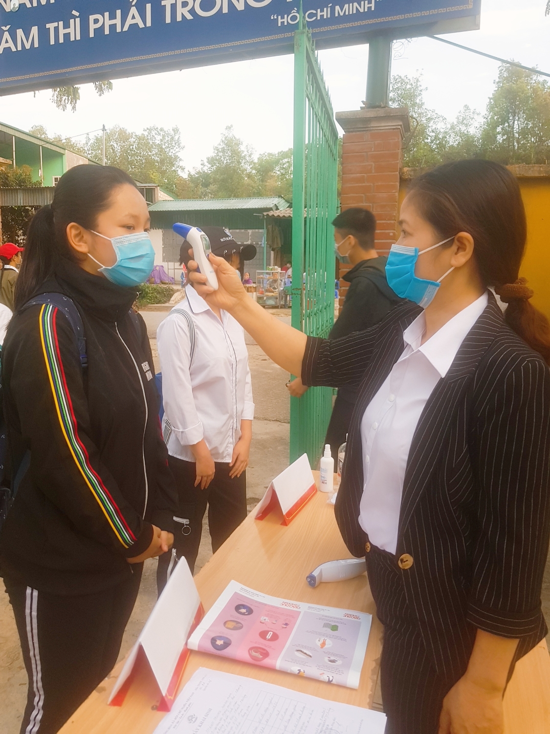 TRƯỜNG THCS THANH TRƯỜNG TỔ CHỨC PHÒNG CHỐNG DỊCH BỆNH COVID-19 CHO HỌC SINH ĐI HỌC TRỞ LẠI