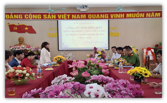 CÔNG AN TỈNH ĐIỆN BIÊN KIỂM TRA CÔNG TÁC PHÒNG CHÁY, CHỮA CHÁY TẠI TRƯỜNG TH - THCS THANH TRƯỜNG  Ngày 04/11/2025, Trường TH - THCS Thanh Trường vinh dự đón đoàn kiểm tra của Phòng Cảnh sát PCCC và CNCH Công an tỉnh Điện Biên đến làm vi